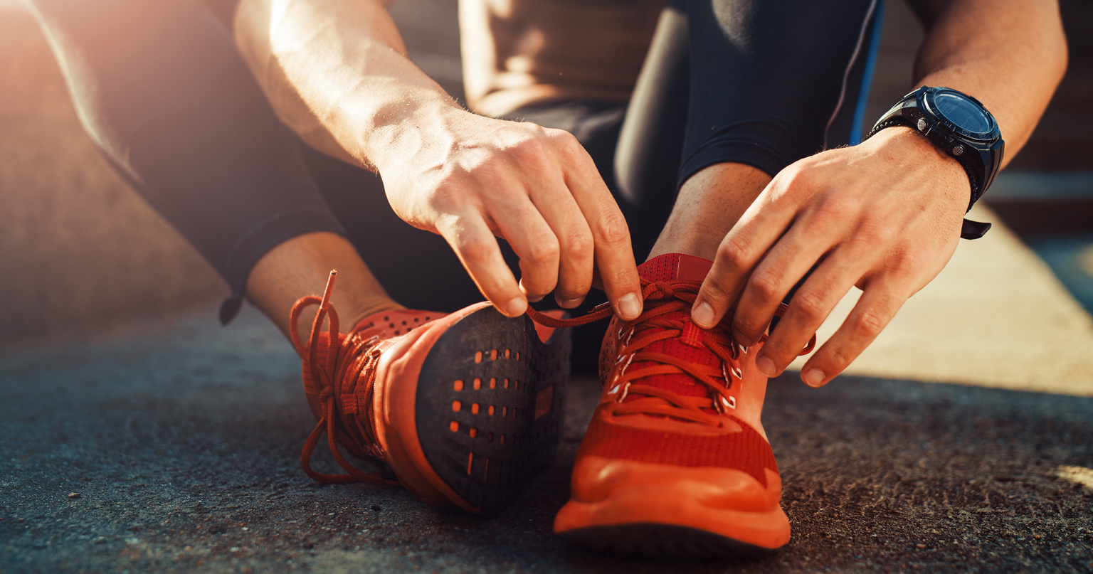Athletes tie their sports shoes, in which sports soles are