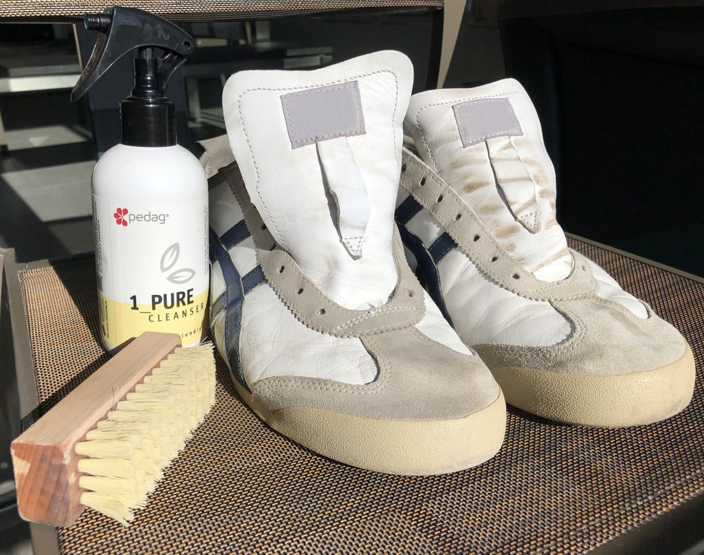Sports shoes cleaned with the ecologically aware 