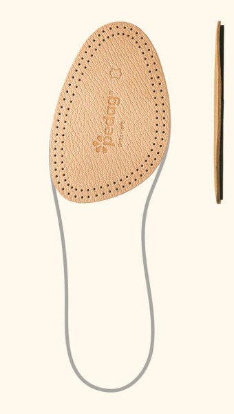 pedag LEATHER 1/2. The narrow half sole made of leather compensates for intermediate sizes and cushions the forefoot